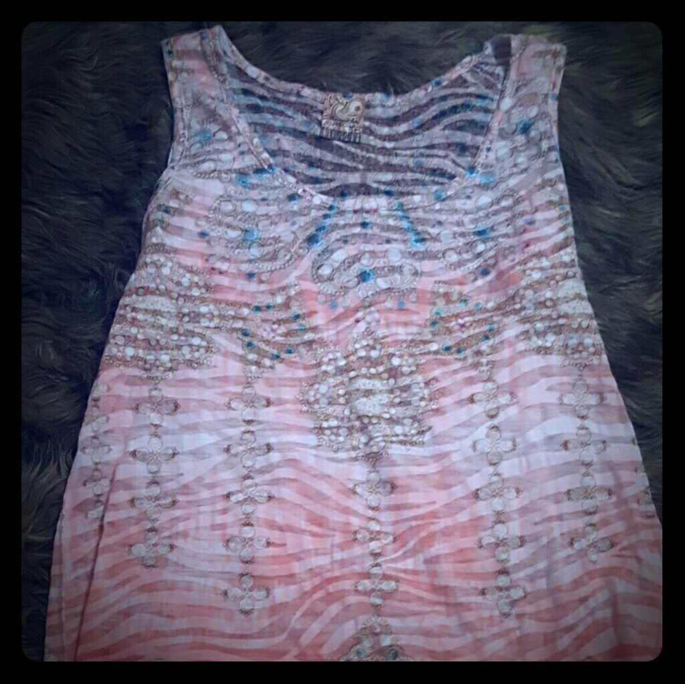 Short tunic or Sleevesless shirt